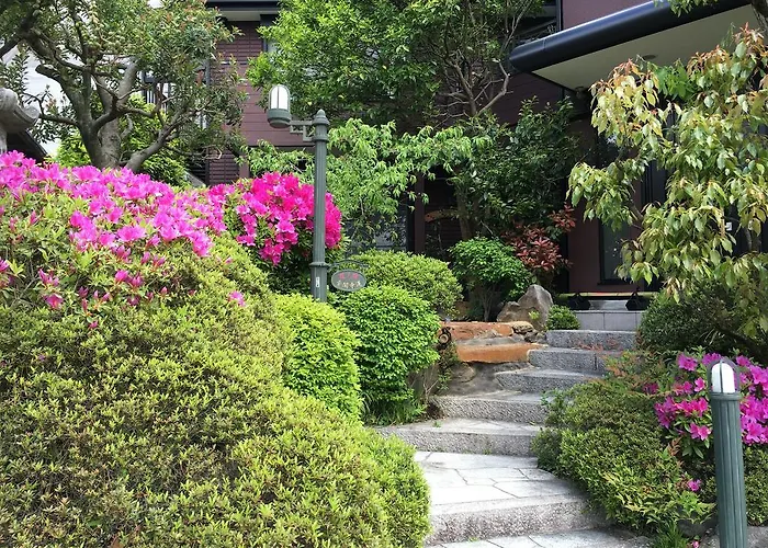 Hananobou Kinkakuji-michi